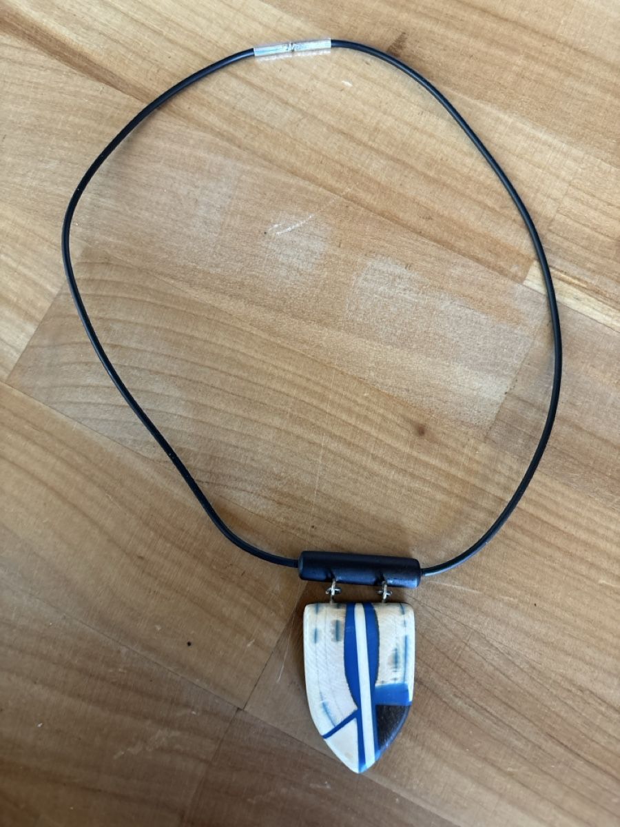 Ketten: Modeschmuck Kette mit Holz Anhänger – Gebraucht aus Rümlang von Sambas19