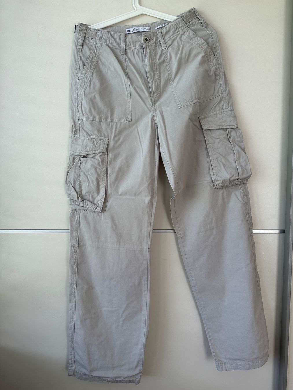 Bershka Pantaloni: beige Cargohose – Usato da Romanshorn venduto da ila_2nzf
