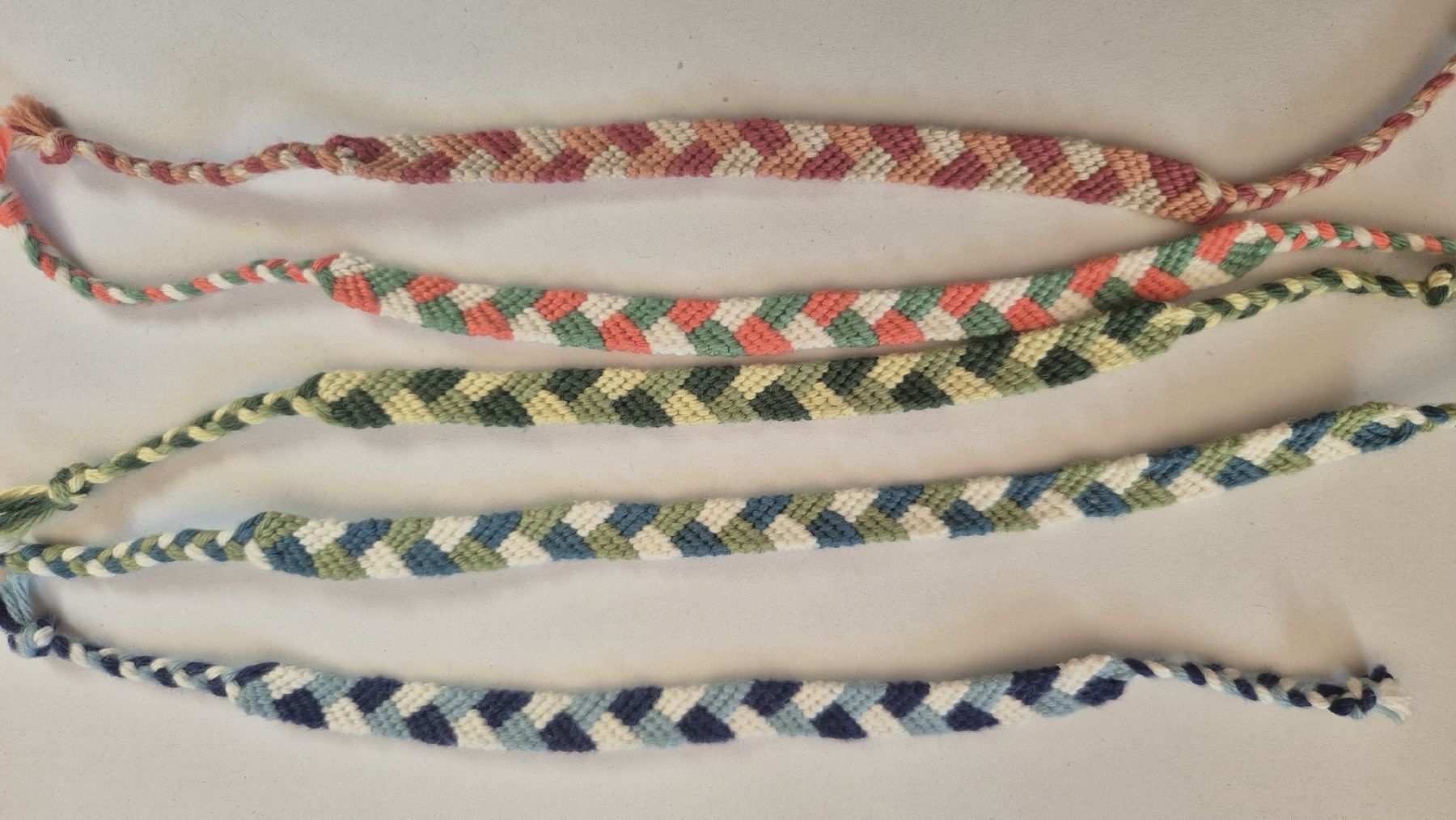 Bracciali & Braccialetti: Freundschaftsbändeli, Handmade, Neu, Je 7.-! – Nuovo e nell'imballaggio originale da Spiegel b. Bern venduto da ast_dp6f 1