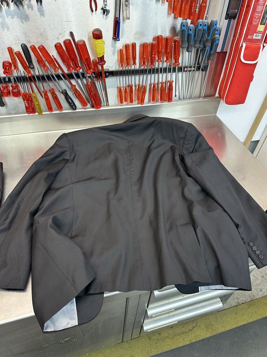 Completi, tute sportive e funzionali: Anzug Herren Guy Laroche schwarz – Usato da Schwende venduto da weesli 3