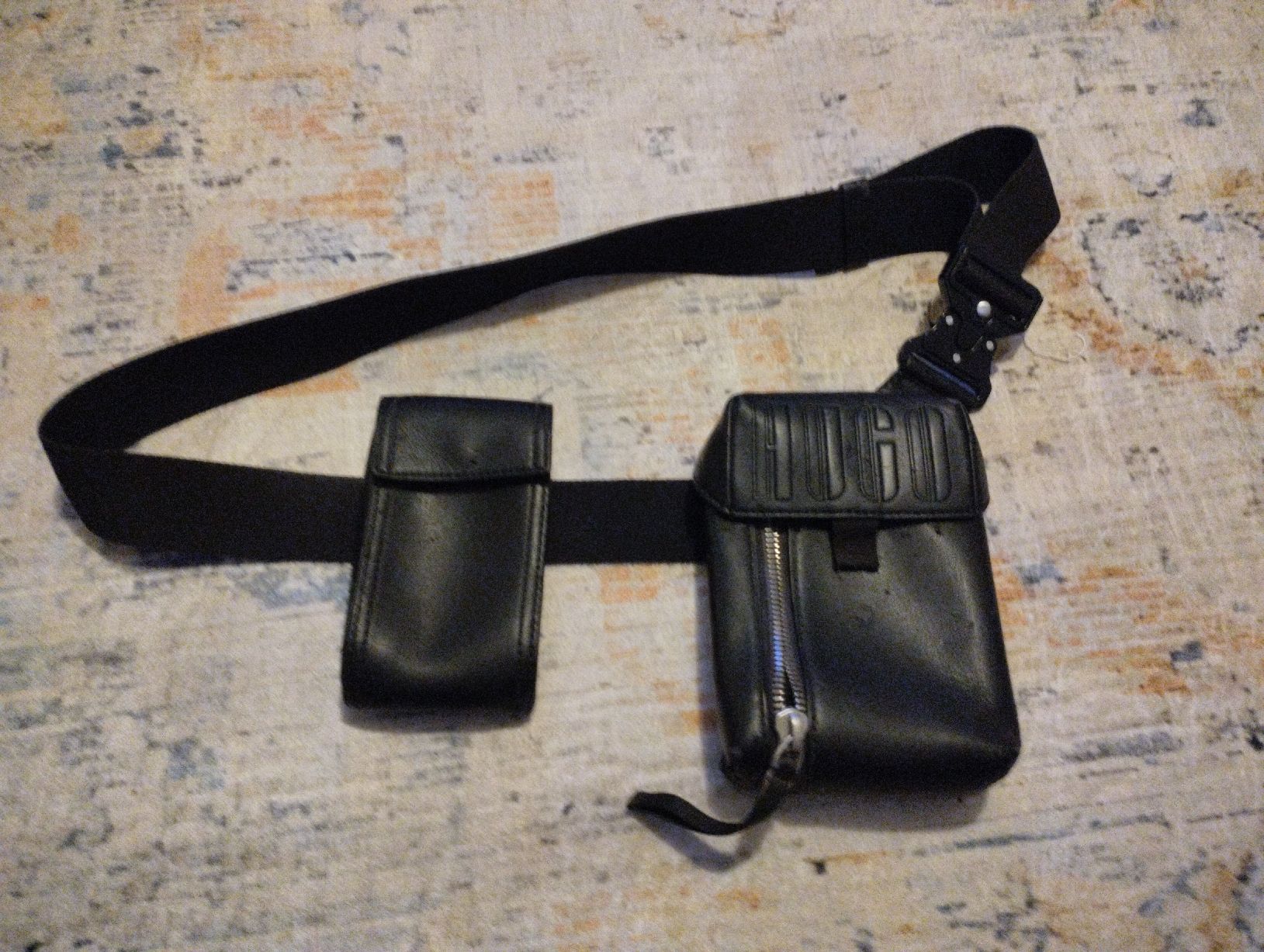 Sacs: HUGO black leather utility bag with strap  – D'occasion à Zürich par Vansa