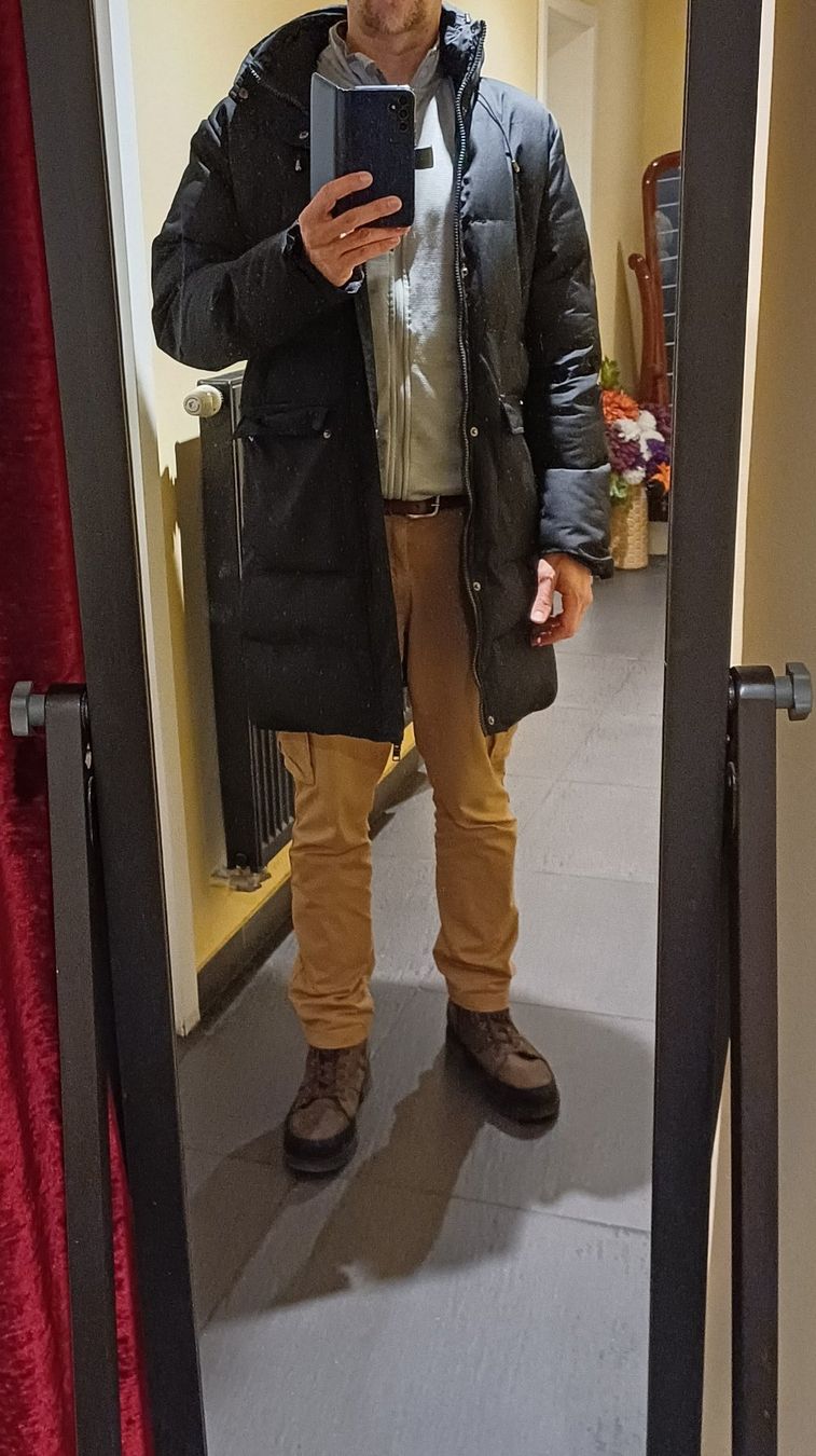 Giacche: Schwarze Threadbare Winterjacke mit Kapuze Gr L – Usato da Basel venduto da chowyun555 1