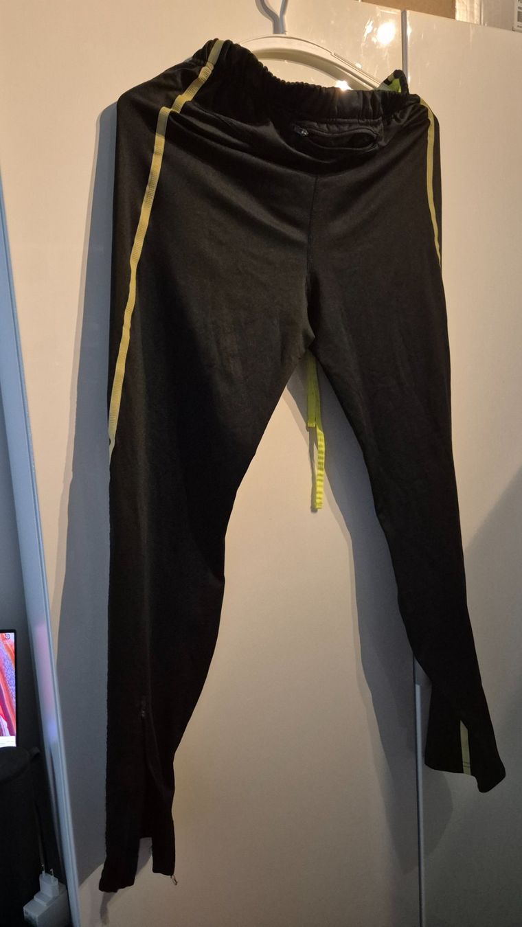 Asics Hosen: Asisc lange Laufhose – Gebraucht aus Regensdorf von fjuzl 1