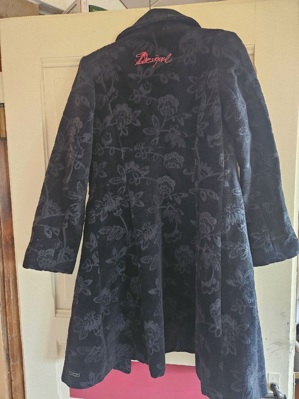Desigual Cappotti: Wunderschöner Mantel von Desigual, Gr. 38 – Usato da Spiez venduto da ann_y7bb 1