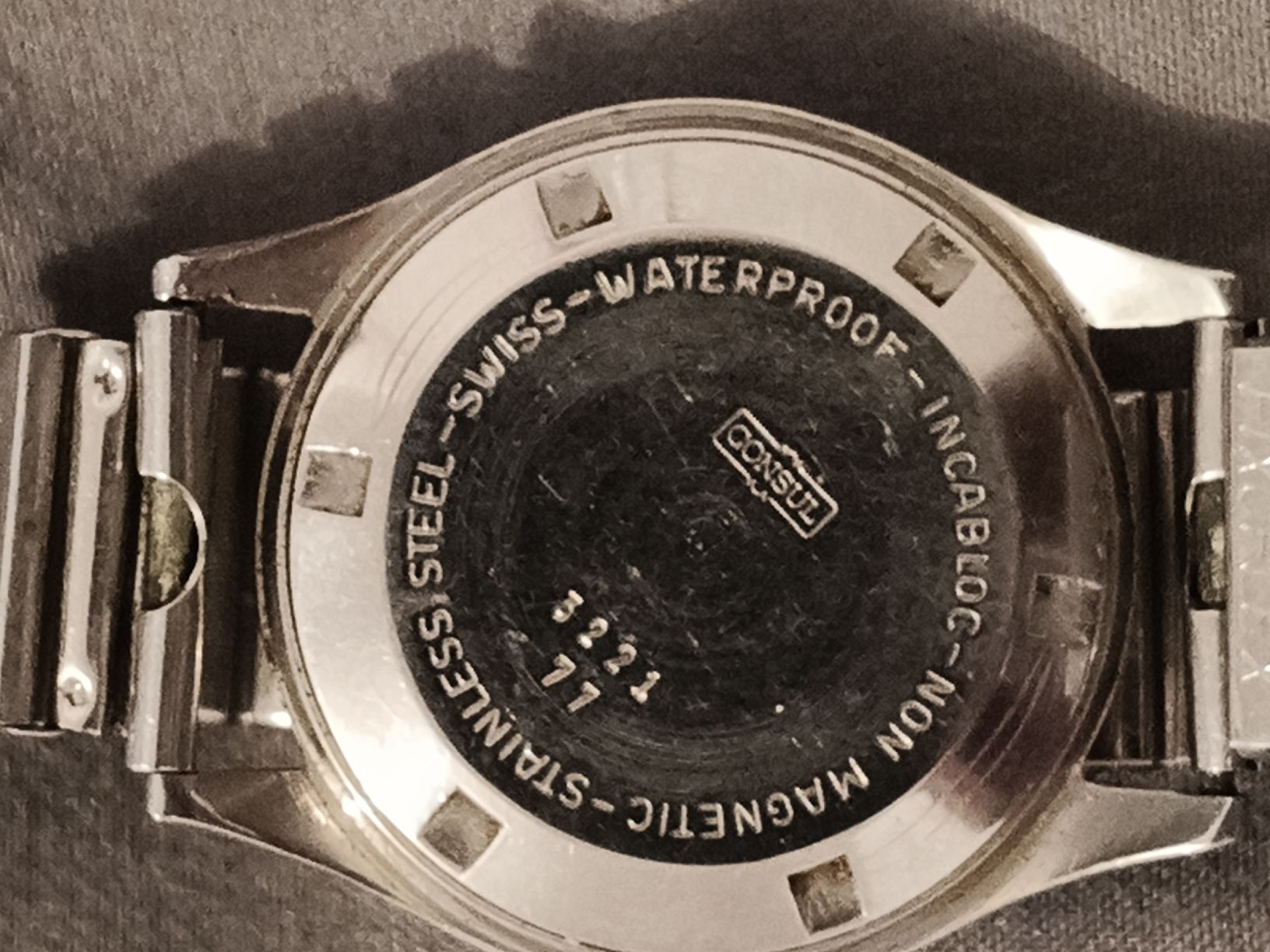 Orologi: Consul handaufzug Uhr, antik, läuft – Usato da Glattbrugg venduto da tarnkappenbomber 1