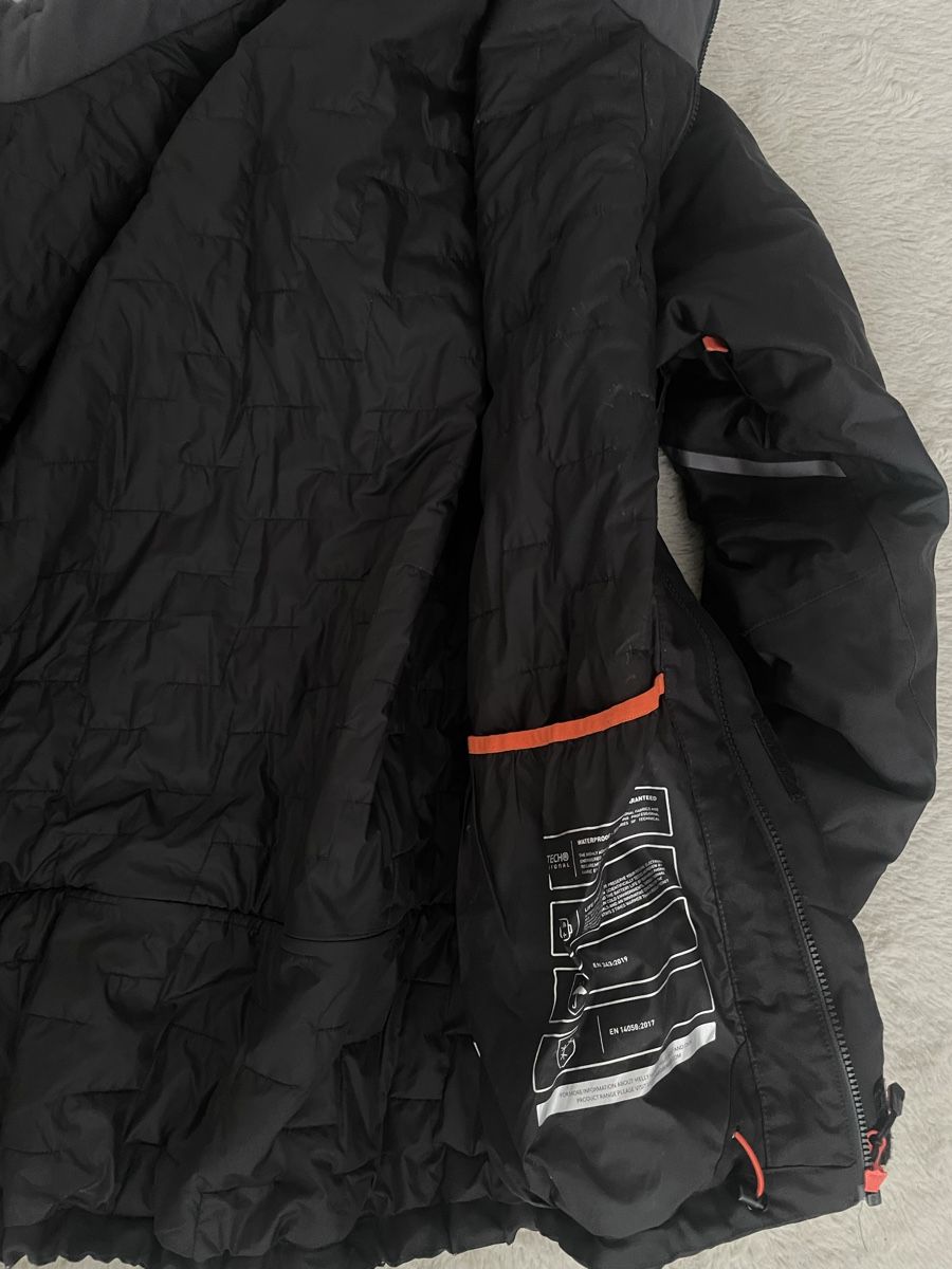 Helly Hansen Giacche: Helly Hansen Winterjacke – Nuovo (secondo la descrizione) da Tagelswangen venduto da sar_2h8n 1