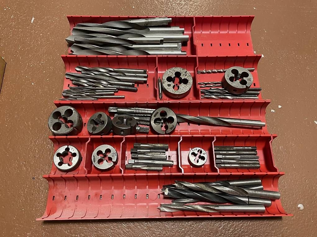 Alle Werkzeuge: Sehr altes, wertvolles Gewindeschneider-Set – Gebraucht aus Gossau ZH von Loscher 4