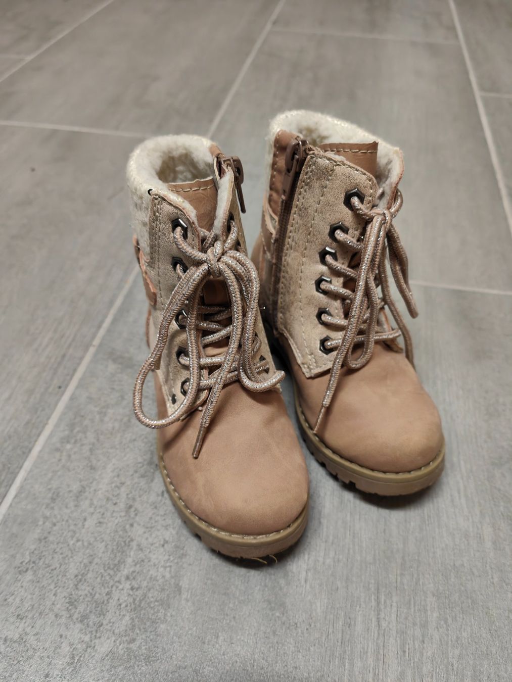 Schuhe für Mädchen: Stiefeletten gefüttert - Gr. 27 – Gebraucht aus Kirchleerau von hop82