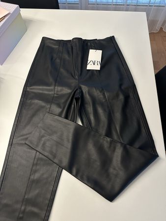 Zara Hose mit Etikett