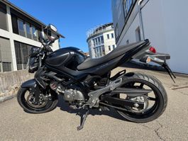 Suzuki SFV650 Gladius mit ABS,  Jg. 2013