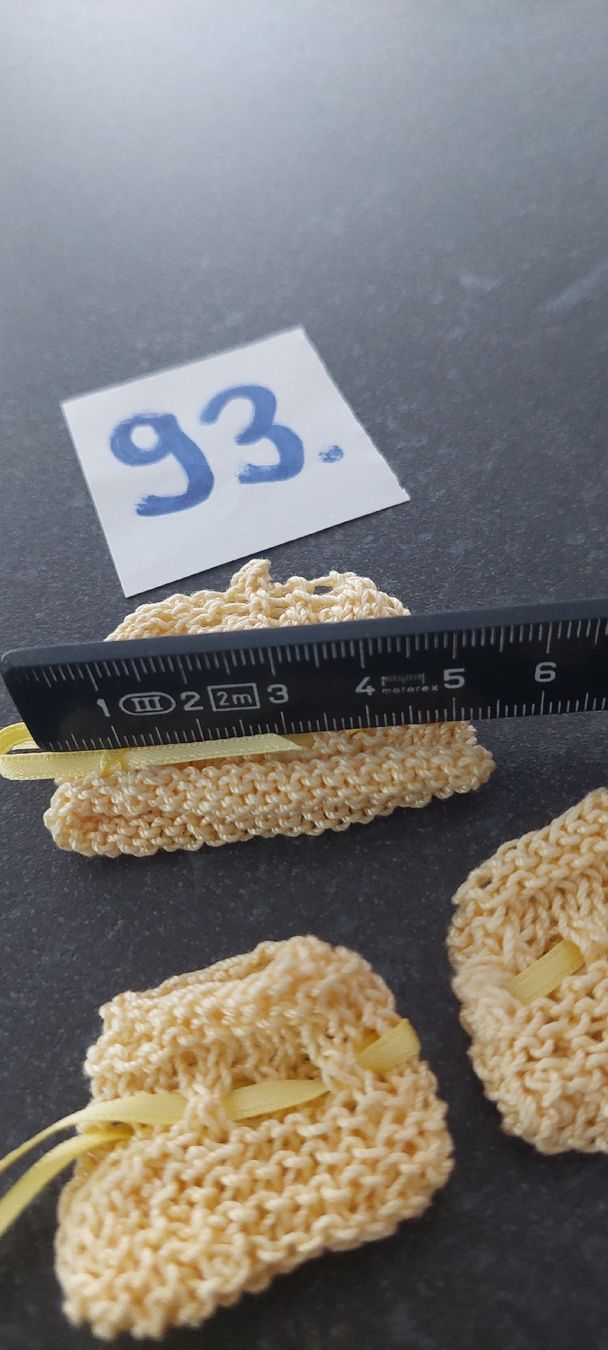 Bambole: Miniatur Puppenkleidli  – Nuovo e nell'imballaggio originale da Muri AG venduto da nindo1 2