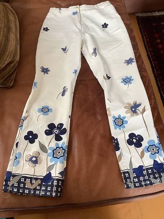 Pantalon écru à fleurs, taille 2