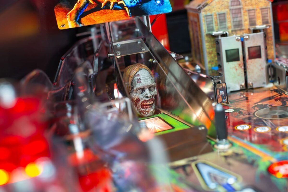 Stern Pinball Flipper: The Walking Dead Remastered Premium – Nuovo (secondo la descrizione) da Schalunen venduto da schwabspielautomaten 8
