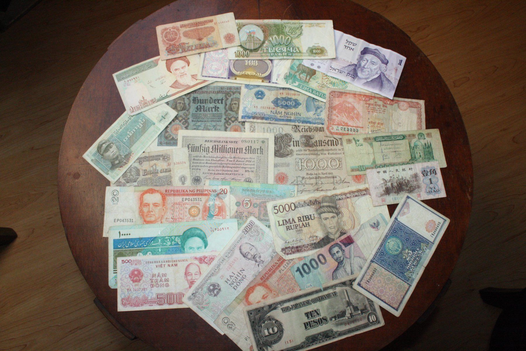 Banconote: Lot 3 - 25 Billets différents usés – Usato da Cormondrèche venduto da Hermes.monnaies