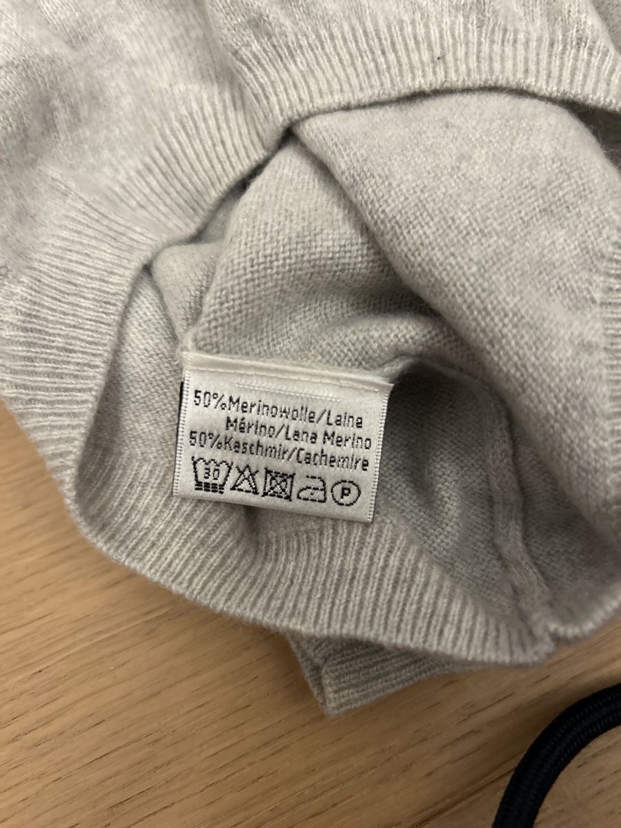 Pulls et sweat-shirts: Grauer Kaschmir Pullover mit Rüschen Grösse ca 98 – D'occasion à Olten par kleinundfeinfashion 7