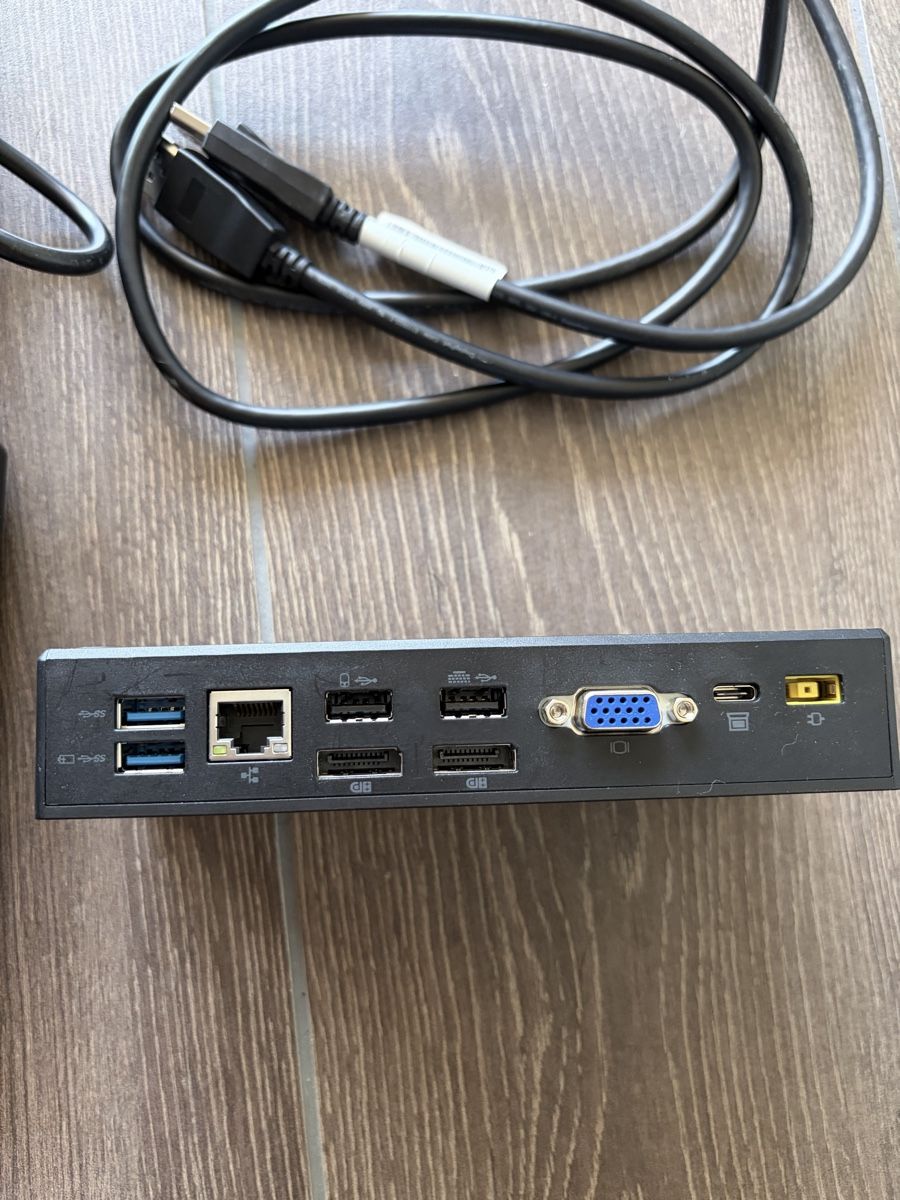 Lenovo Docking station: Lenovo ThinkPad USB-C Dock 40A9 + Original Charger – Usato da Aarburg venduto da roc_9n2c 1