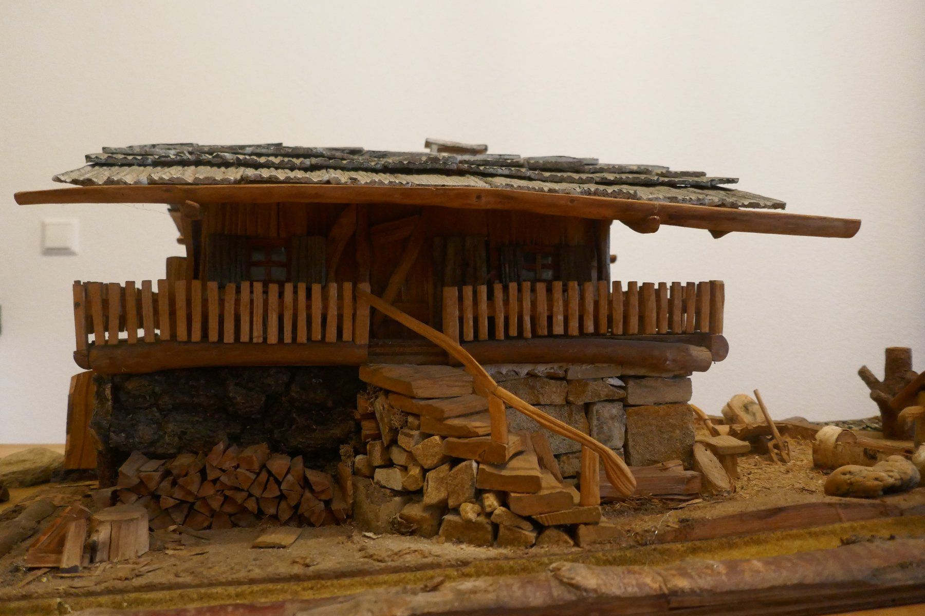 Articoli in legno: Schönes Holzhaus / Holzkrippe – Usato da Büsingen venduto da Scor88 6