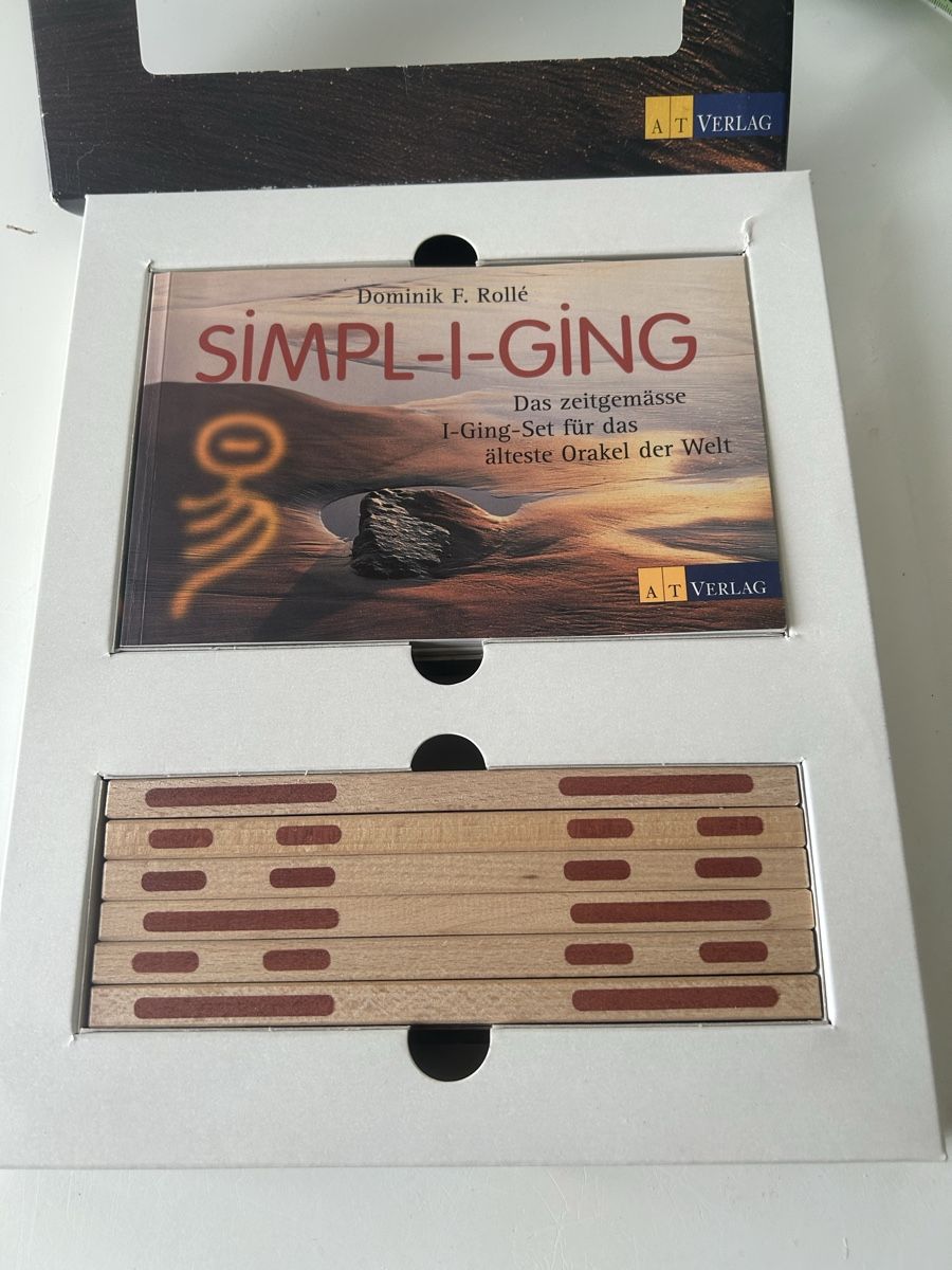 Spiele: Simpl-I-Ging Set das älteste Orakel der Welt, wie neu – Gebraucht aus Allschwil von Maline1 1