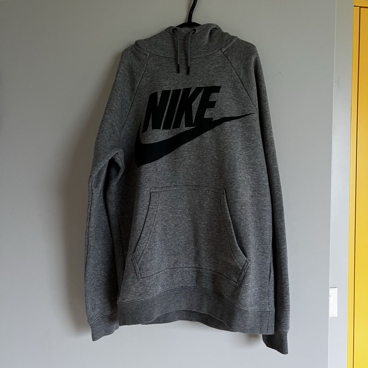 Nike Maglioni & Felpe: Grauer Nike Pullover mit hohem Kragen – Usato da Chur venduto da noe_mh8b