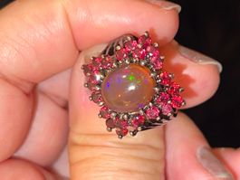 UNIKAT! Black Opal & Red Garnets Solitaire Black SS925 Ring