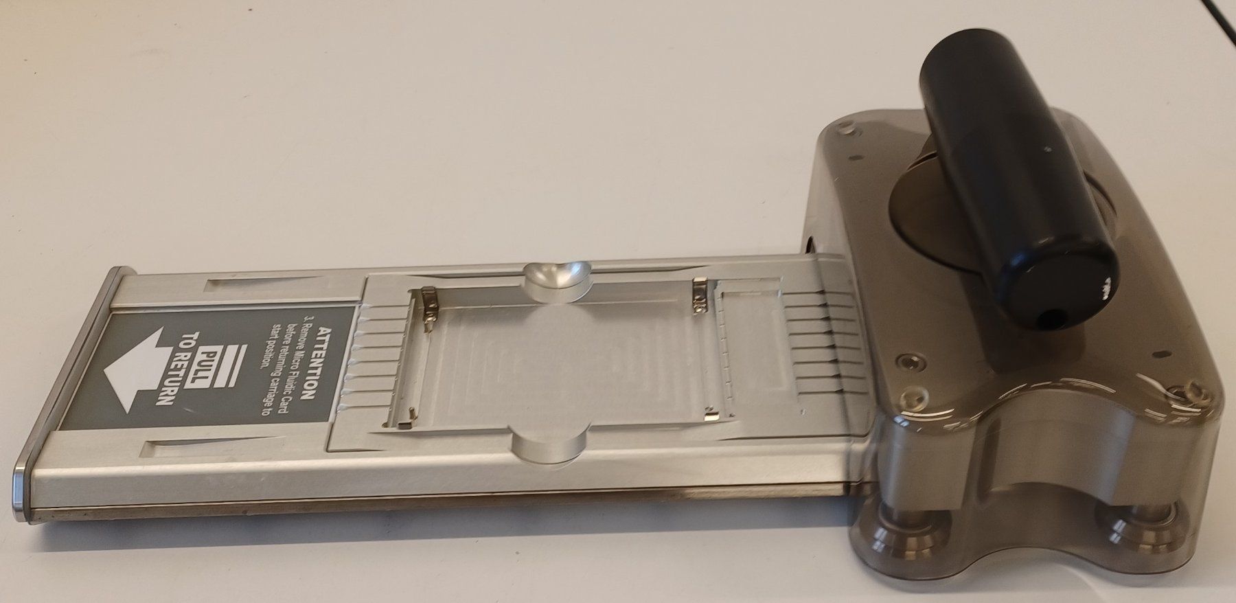 Accessori da laboratorio: Life Technologies Array Card Staker/Sealer – Usato da Niederdorf venduto da LeptonAG_Labor 3