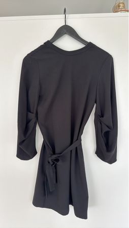 Zara  Kleid mit Bindegürtel - Grösse S
