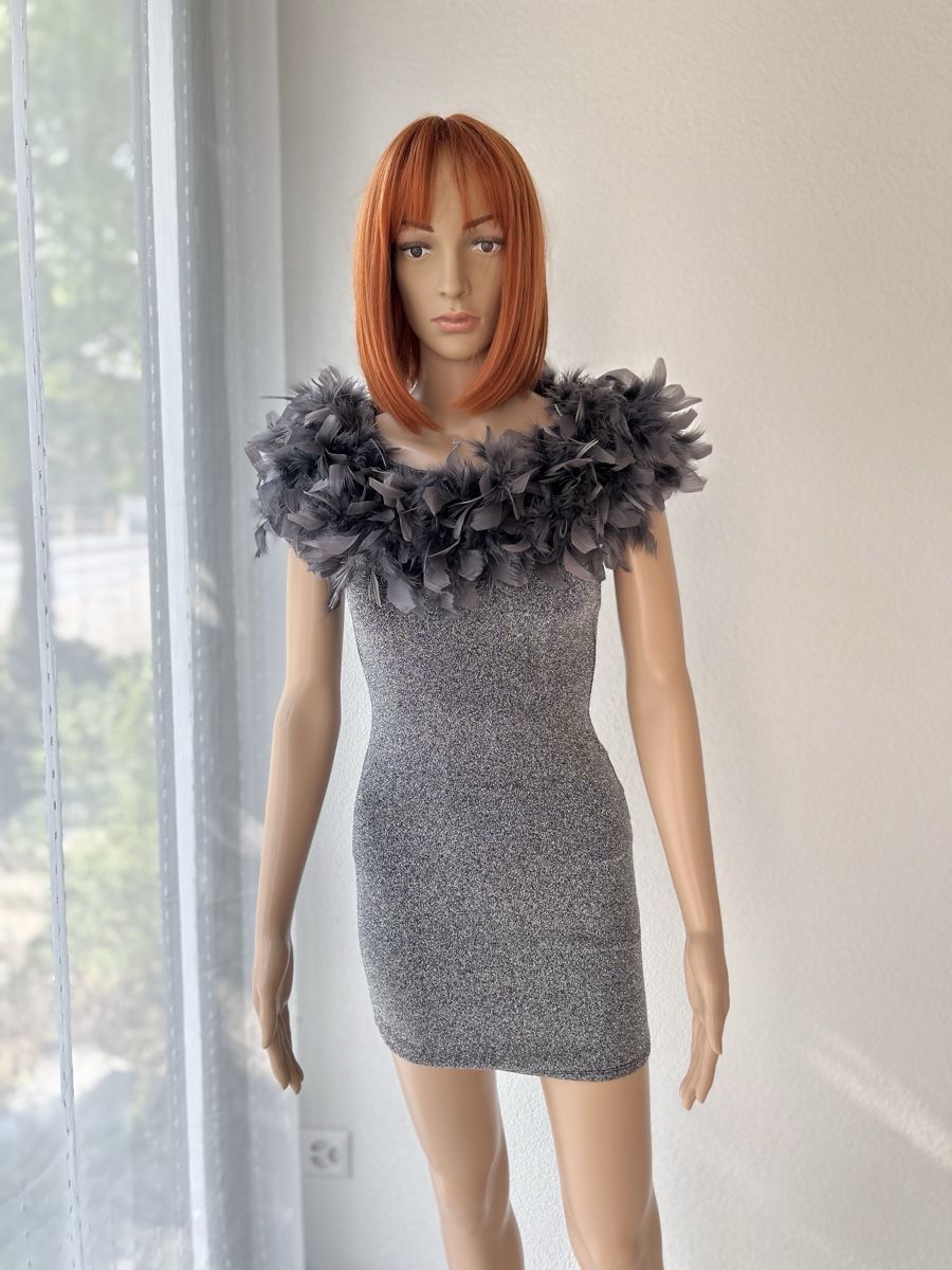 Kleider: Feather Boa Collar Sparkly Dress Silver Small New – Neu (gemäss Beschreibung) aus Saland von ele_vc96