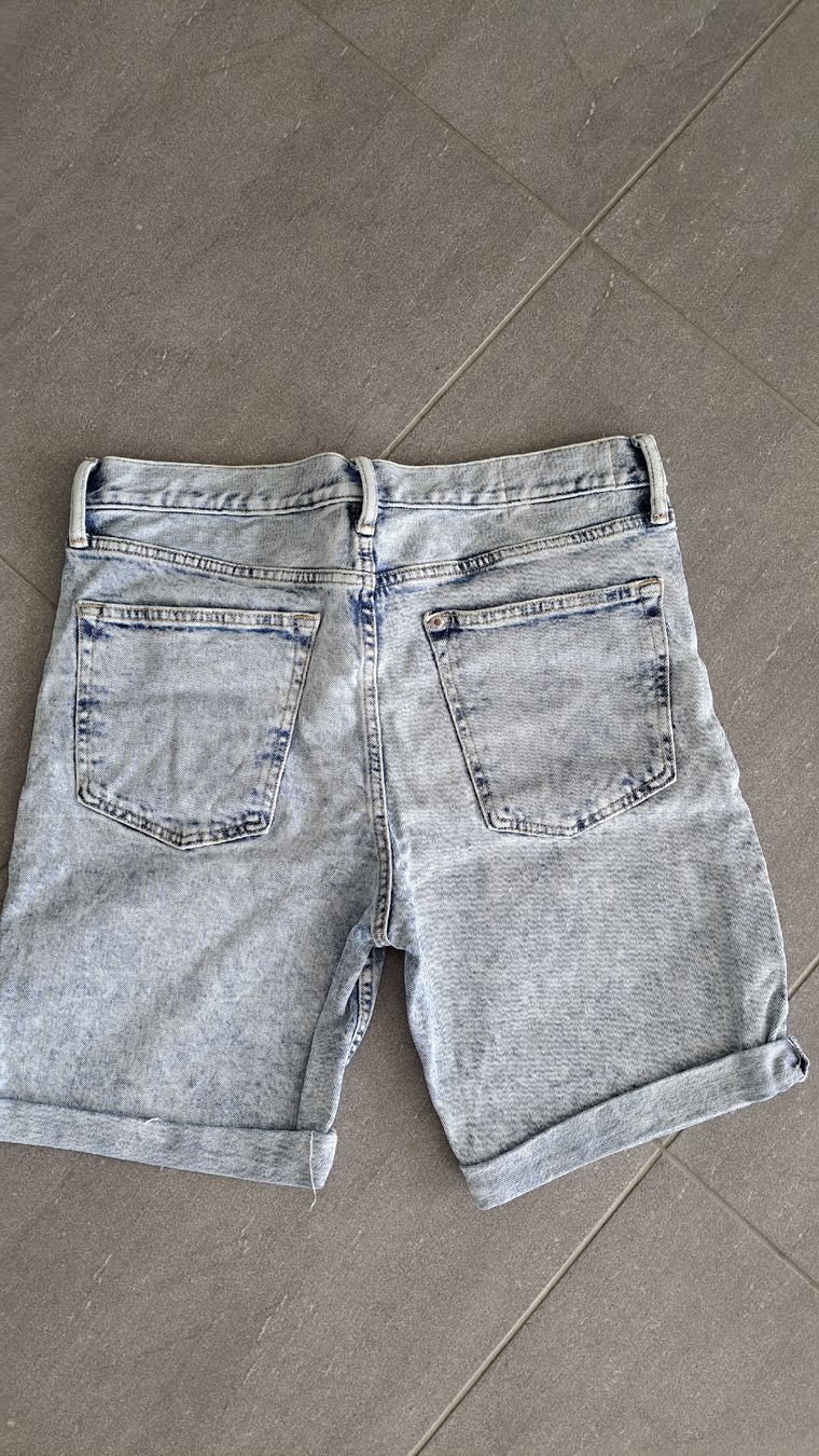 H&M Jeans: Shorts Jeans Slim fit Gr. 32 – Usato da Winterthur venduto da Dream_of 1