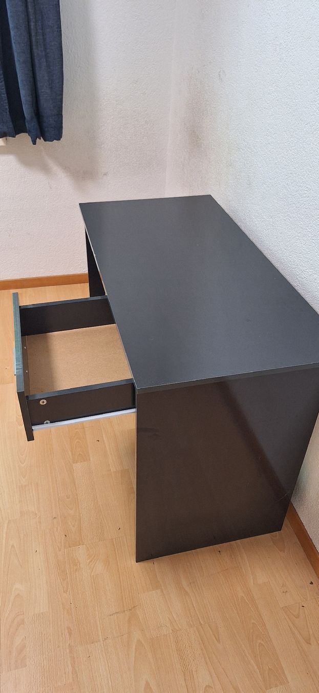 Schreibtische: Kleines Schreibtisch – Gebraucht aus Oberlunkhofen von Carlsen 1