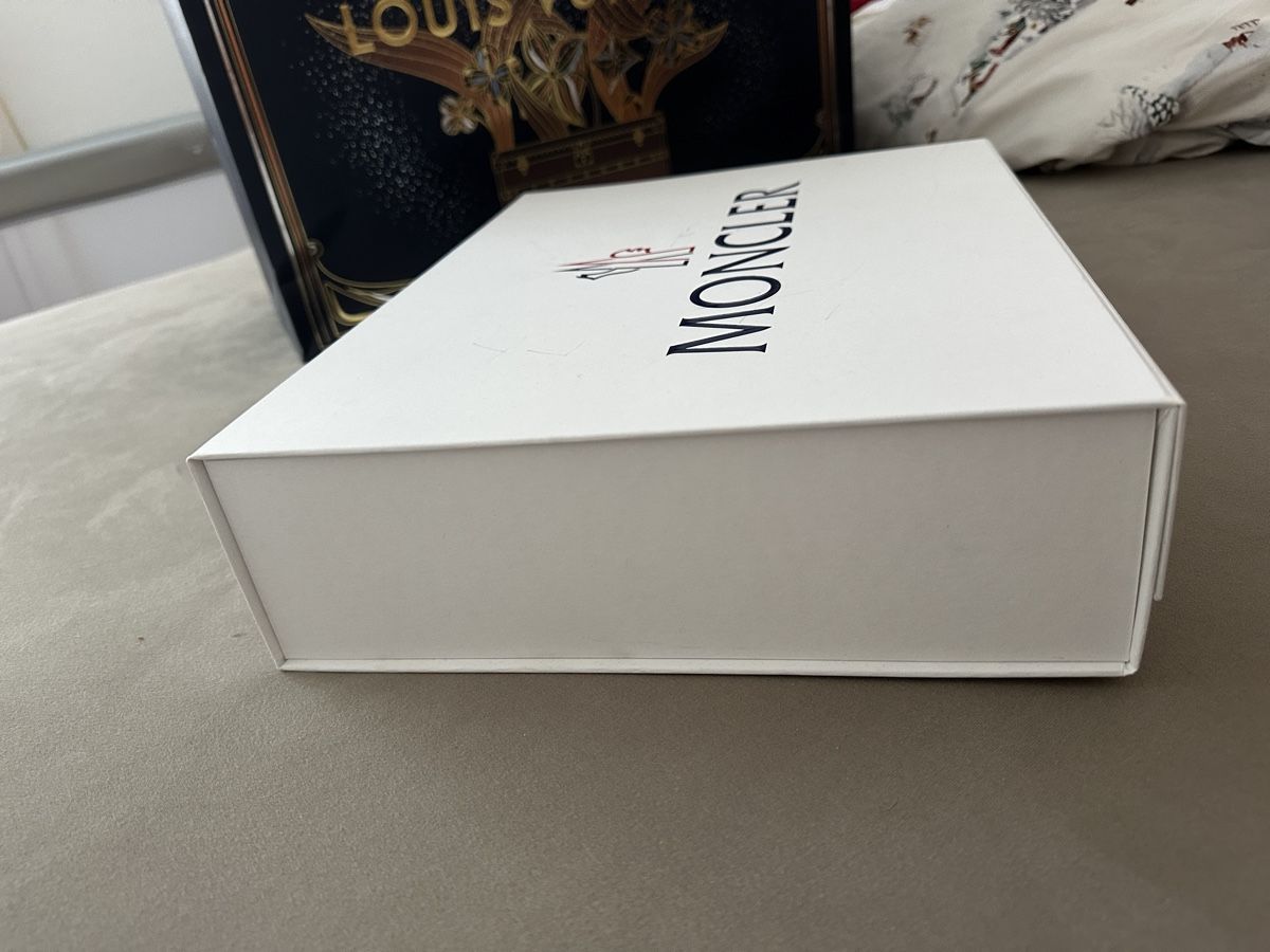 Moncler Altro in Decorazioni & Accessori: Moncler Box  – Nuovo (secondo la descrizione) da Zürich venduto da Coco.swiss 1