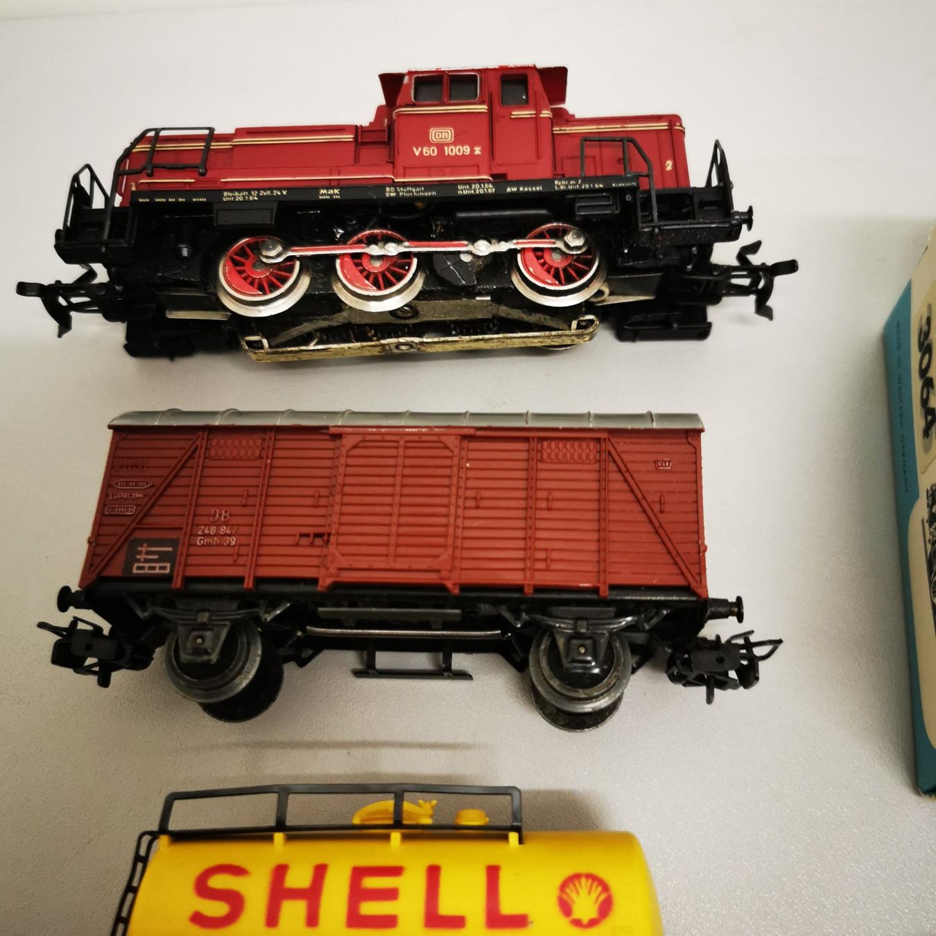 Märklin Modelleisenbahnen: Märklin Diesellok mit 4 Güterwagen – Gebraucht aus Waltenschwil von Nitsud 1