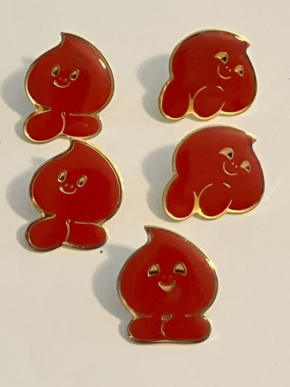 Placchette & Badge: 5 Pin Blutspenden Maskottchen – Usato da Basel venduto da djwwpp