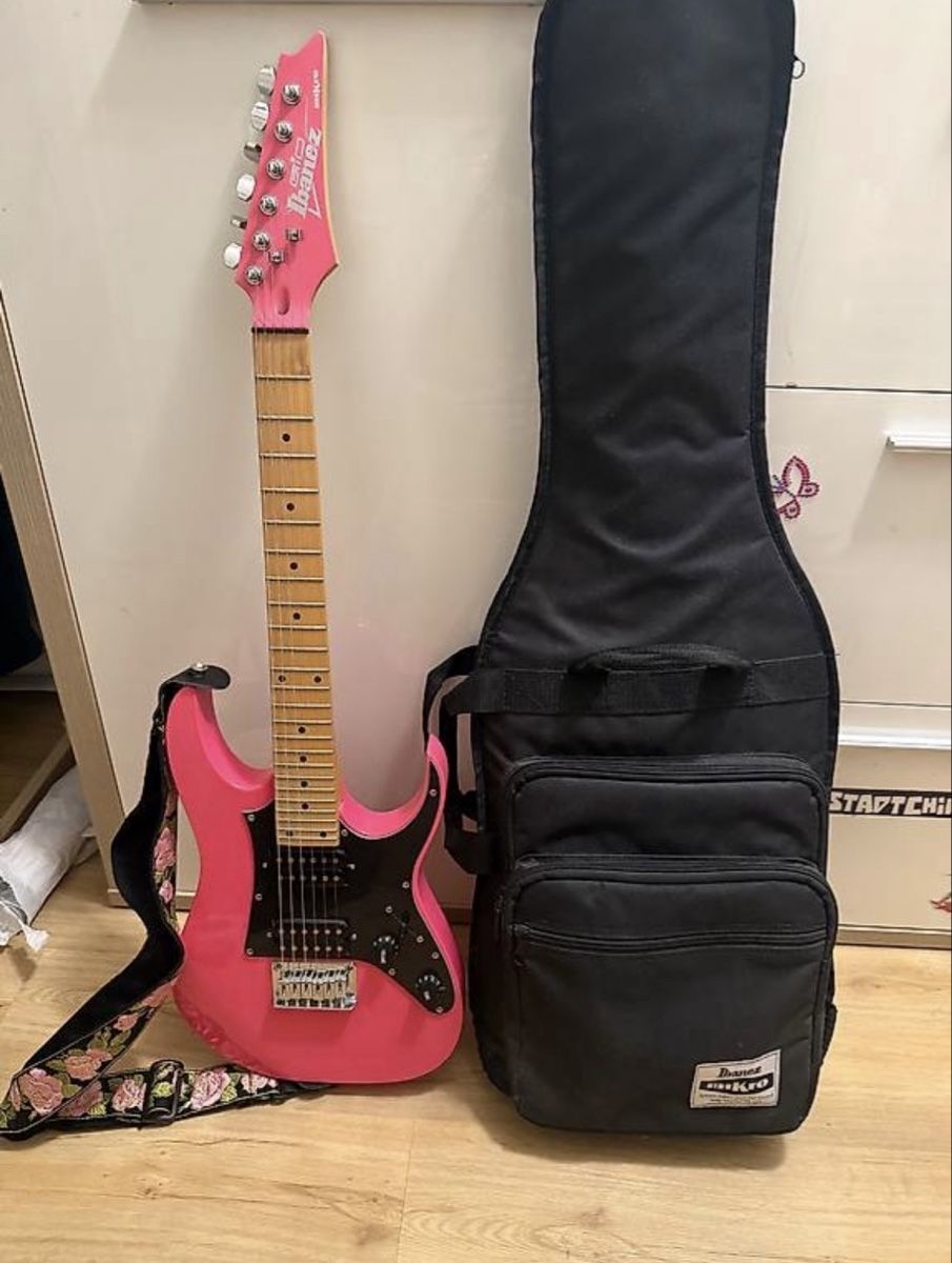 Ibanez Strumenti musicali: Ibanez Gio eGitarre Pink – Usato da Zürich venduto da Amos23