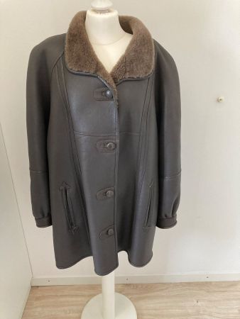 Neuwertige Lederjacke mit Innenfell vom Schaf in top Zustand