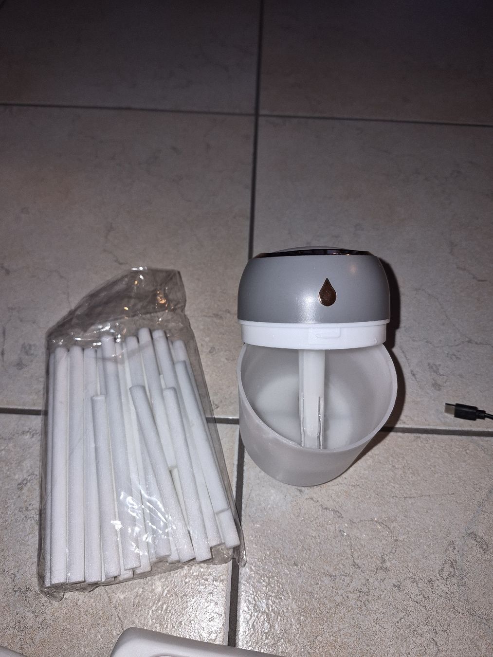 Umidificatori d'aria: mini LED Luftbefeuchter mit Wasserfilter – Usato da Istighofen venduto da kla_2k5b 1