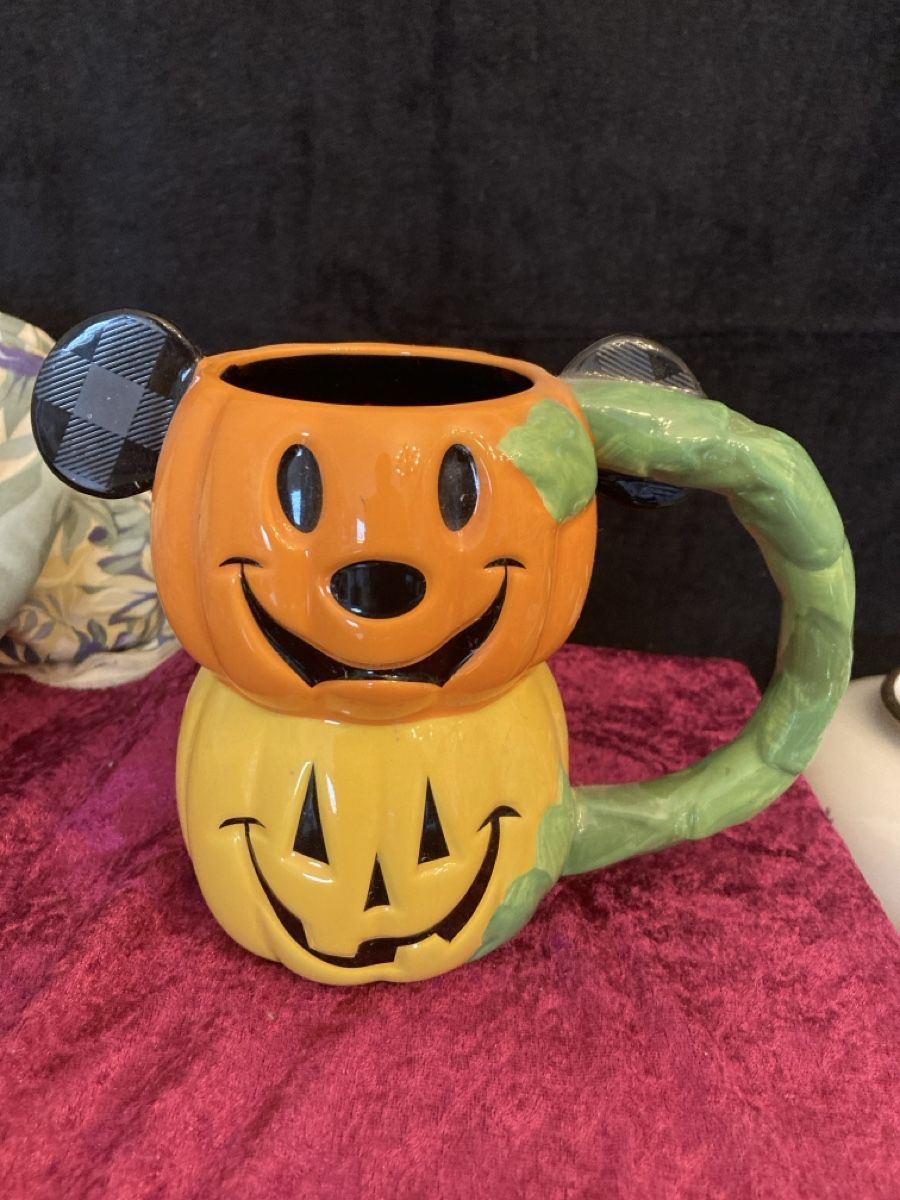 Disney Tazze: Disney Halloween Disneyland Tasse  – Usato da Birsfelden venduto da Soulseeker