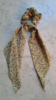 Chouchou fleuri jaune avec rubans