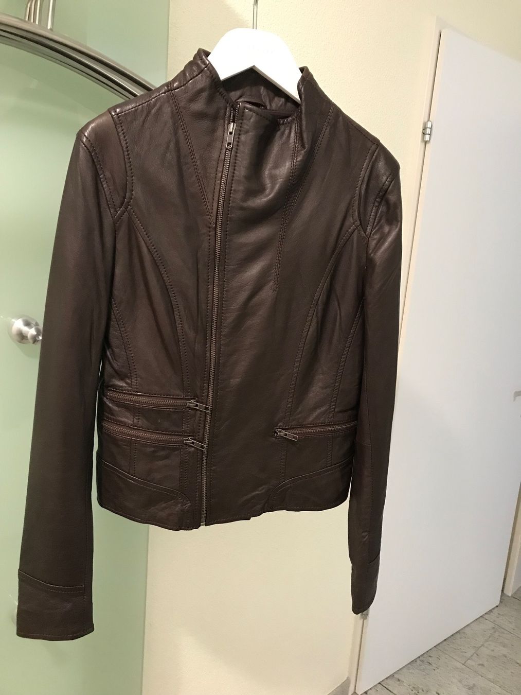 Jacken: Lederjacke von Saint Tropez Neuwertig – Gebraucht aus Horw von slavi77 2
