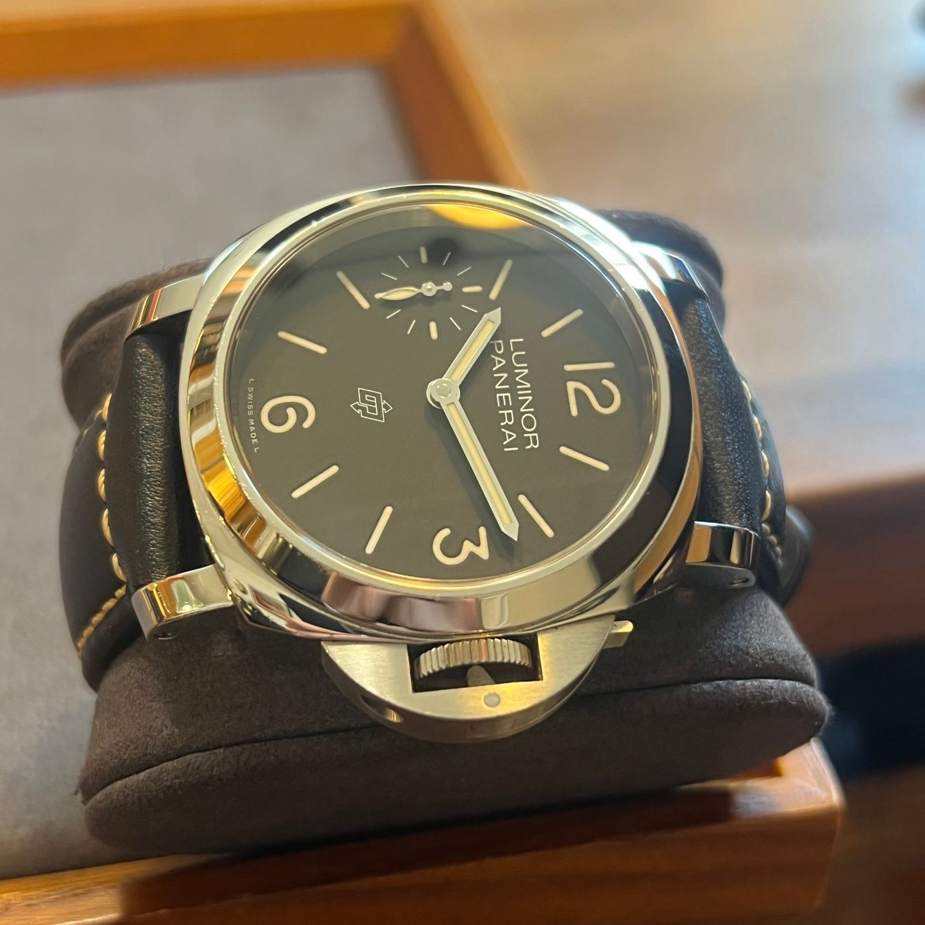 Panerai Montres: Panerai Luminor Base Black Dial Full Set PAM01084 – D'occasion à Carouge GE par Watchaser 6