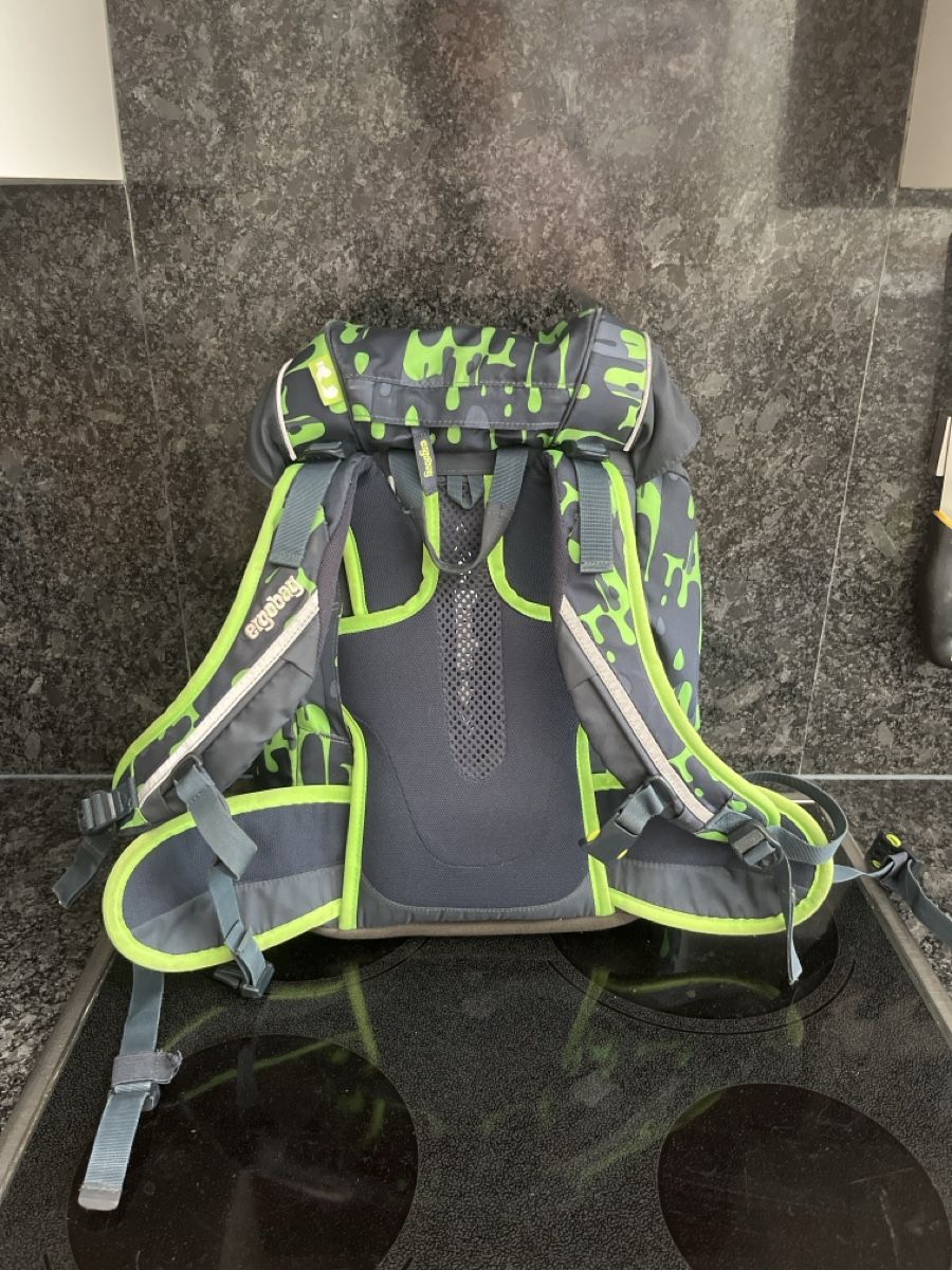 Ergobag Borse & Zaini: Ergobag Schulrucksack Tarnfleck Grösse L guter Zustand – Usato da Zürich venduto da 13ple