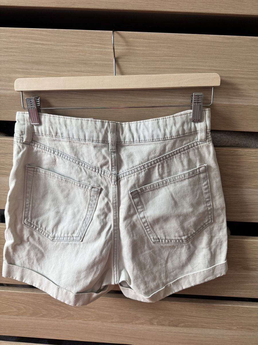 H&M Pantaloni: H&M light blue shorts 34 – Usato da Zürich venduto da Lovelyperfumes 2