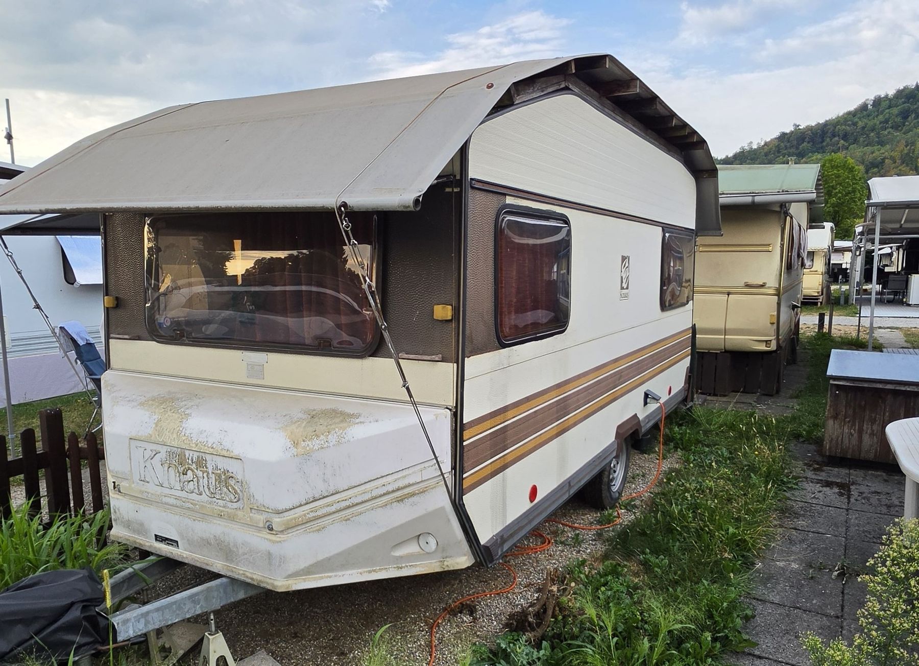Knaus Veicoli da campeggio: Wohnwagen Knaus Azur 425 – Usato da Glattbrugg venduto da F_J