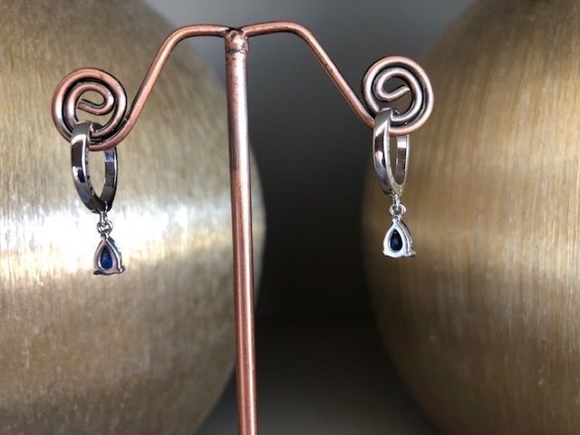 Orecchini pendenti & Orecchini a lobo: Orecchini in argento e zirconi blu – Nuovo (secondo la descrizione) da Davesco-Soragno venduto da dvf_7h6d 2