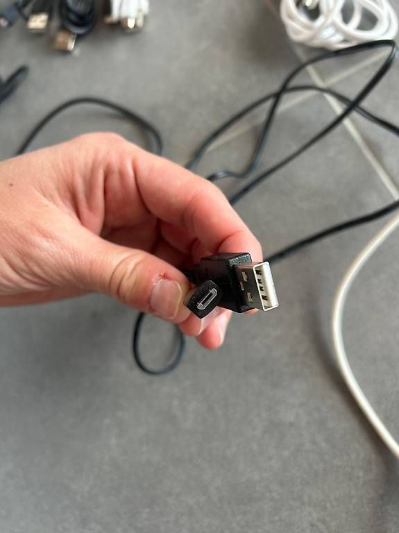 Cavi: ***USB Kabel Sammlung - Jetzt Schnäppchen sichern 16 Stk Set – Usato da Zollikofen venduto da frangipani.flow 1