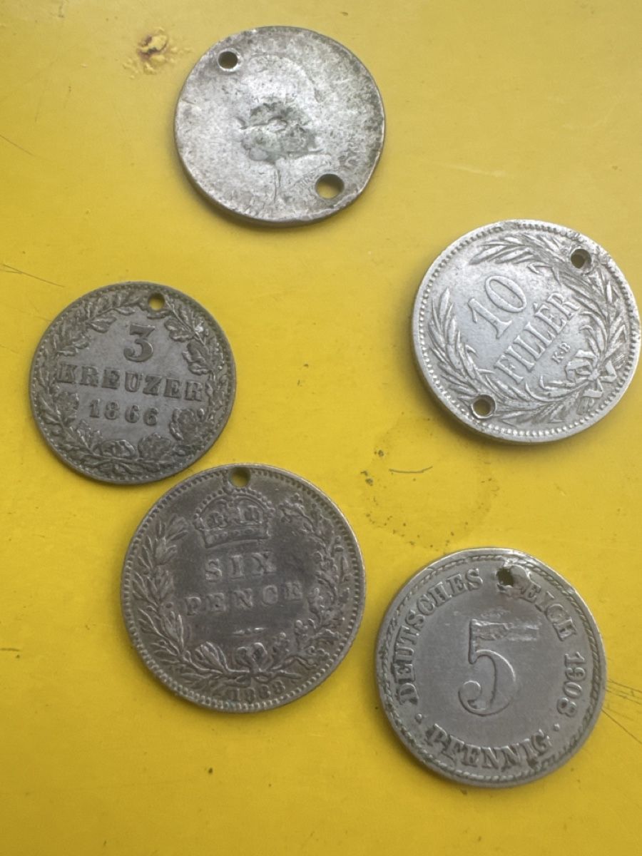 Tutti le monete: Lot de 5 pièces anciennes avec trous état variable – Usato da Lausanne venduto da theodorbagwell 4