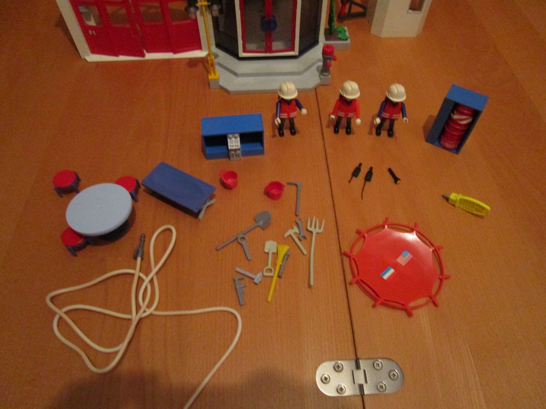 Playmobil Spielzeuge: Playmobil  - Feuerwehrstation 2 – Gebraucht aus Wetzikon ZH von Storchadebar 1