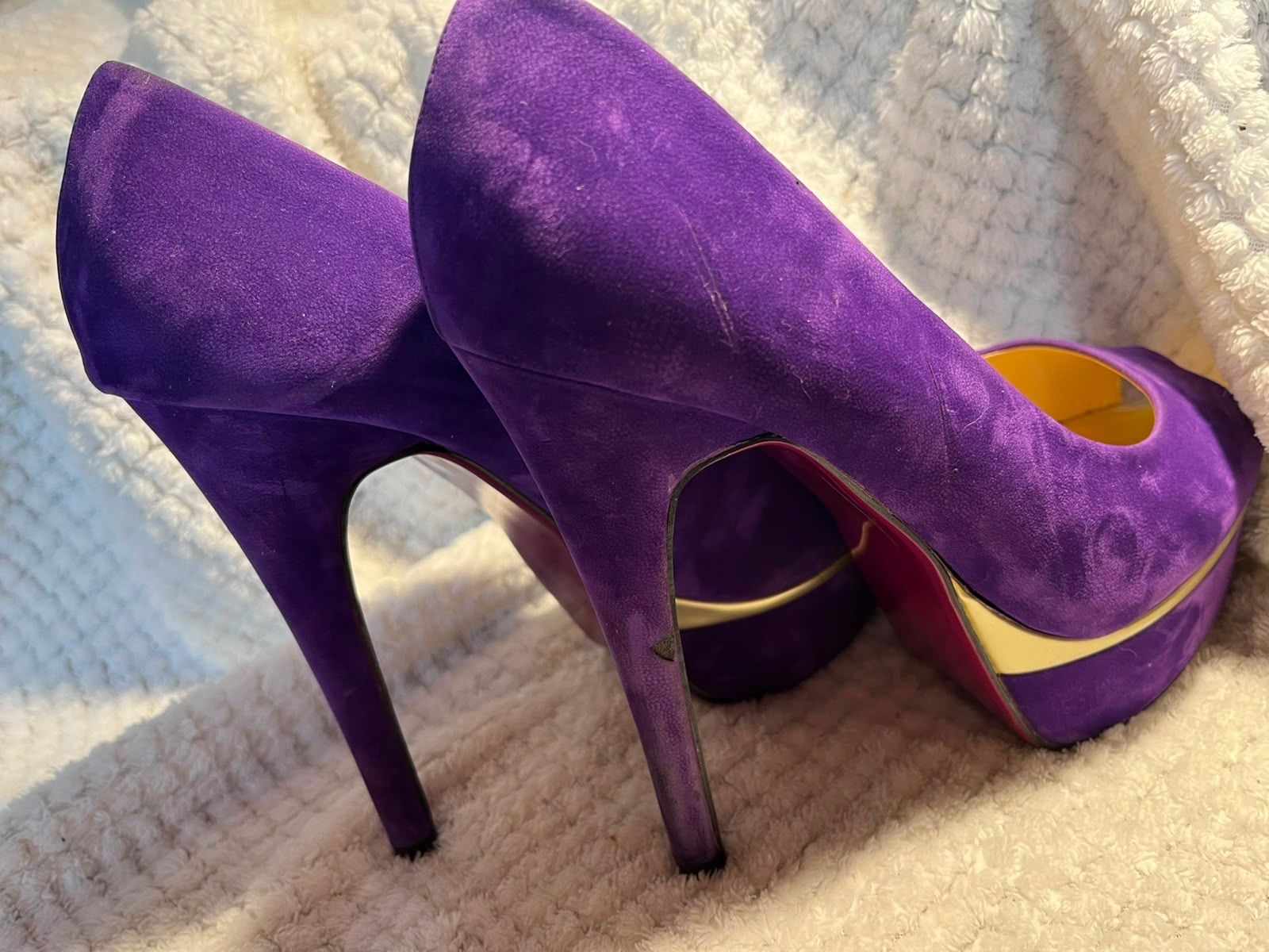 Damenschuhe: Violette High Heels Peep Toe aus samtigem Veloursleder – Gebraucht aus Flüelen von Raubkatze-Achilles 2