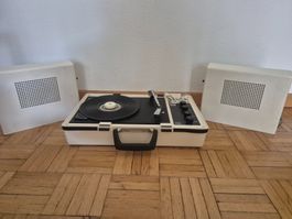 Kofferplattenspieler aus den 70ern mit Oldies Schallplatten!