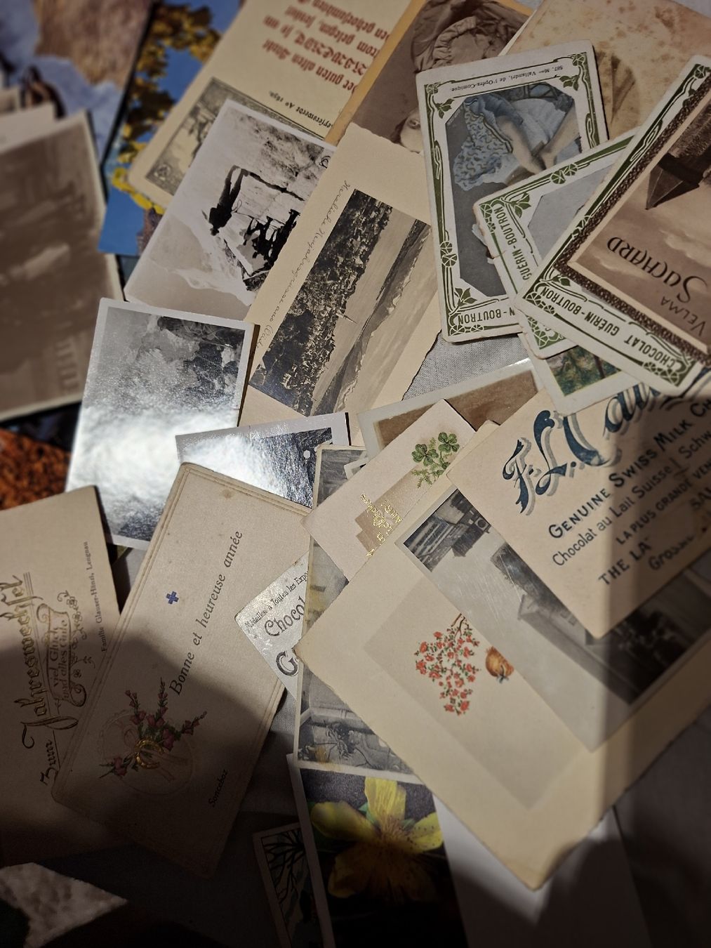 Cartoline postali: Kiste mit Kitch und anderen Karten / Postkarten – Usato da Balgach venduto da SIMEON27 2