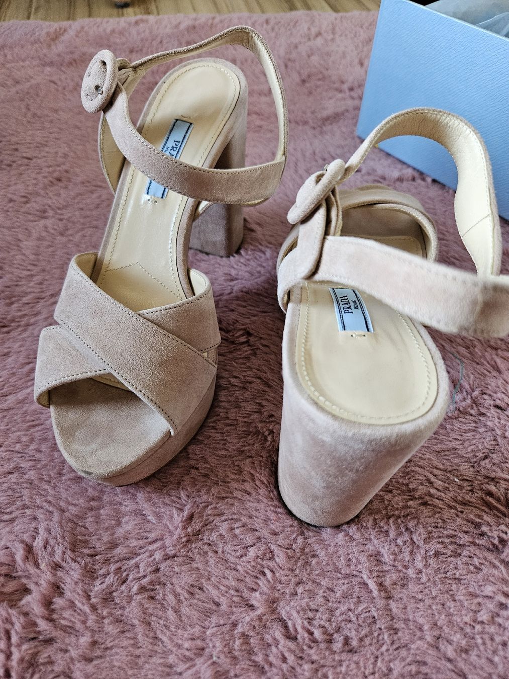 Prada Damenschuhe: PRADA Wildleder-Sandalen Neuwertig – Neu (gemäss Beschreibung) aus Siebnen von dora_nina 7